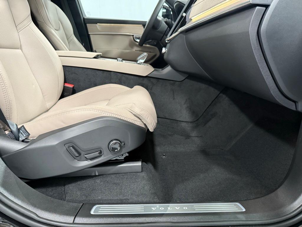 new 2025 Volvo XC90 car, priced at $78,005