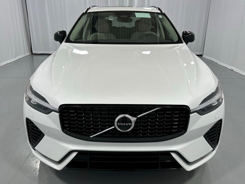 new 2025 Volvo XC60 car, priced at $55,360