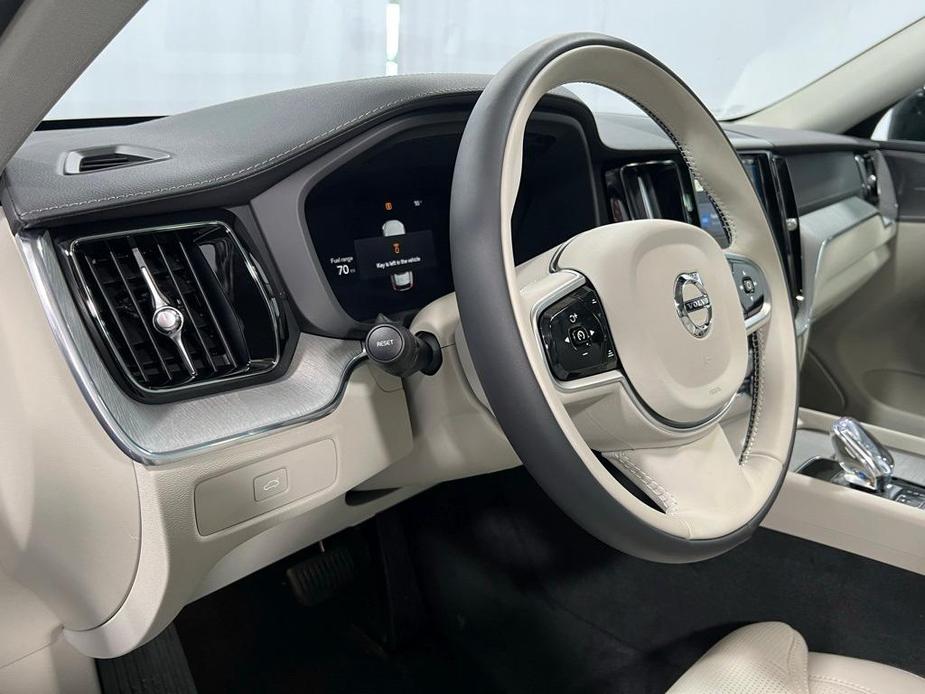 new 2025 Volvo XC60 car, priced at $60,635