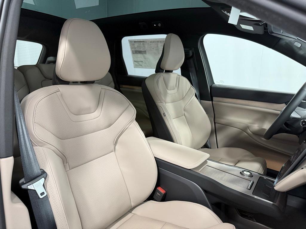 new 2025 Volvo EX90 car, priced at $86,490