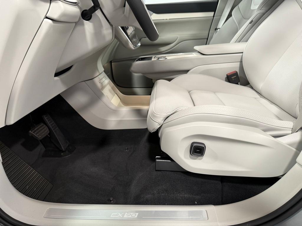 new 2025 Volvo EX90 car, priced at $95,435