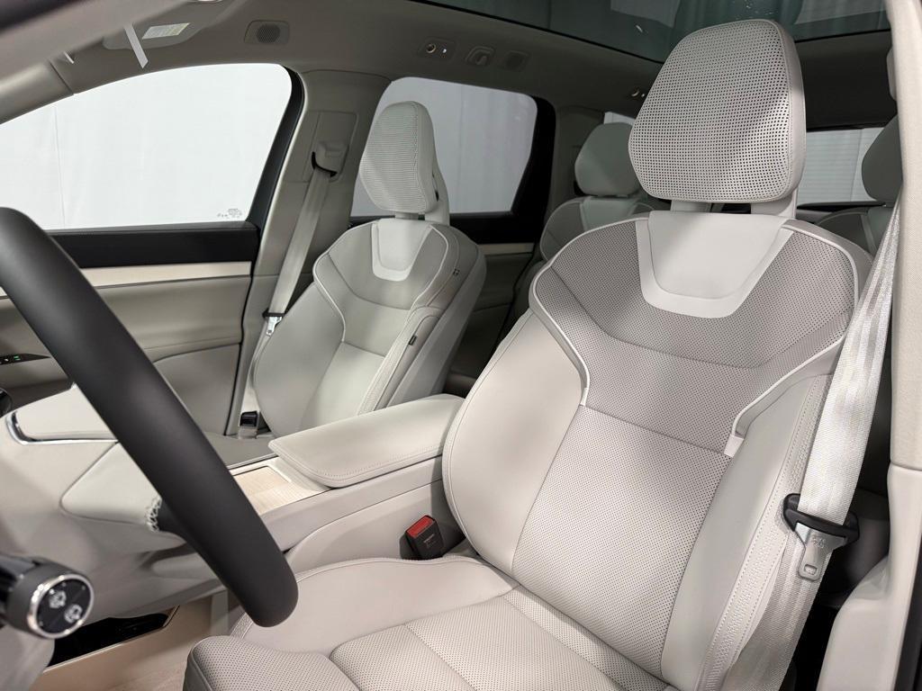 new 2025 Volvo EX90 car, priced at $95,435