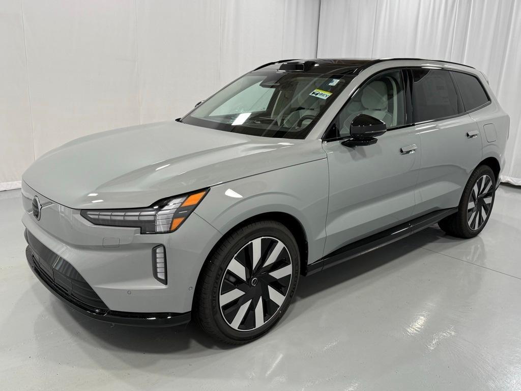 new 2025 Volvo EX90 car, priced at $95,435