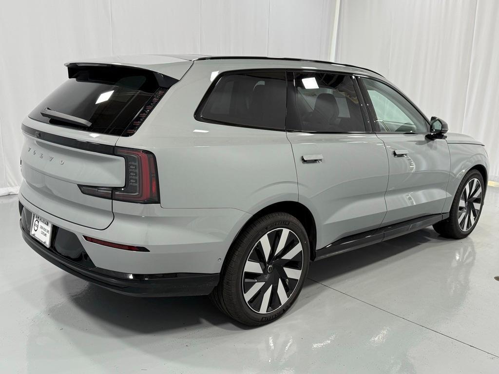 new 2025 Volvo EX90 car, priced at $95,435