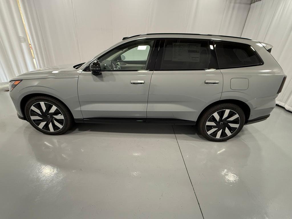 new 2025 Volvo EX90 car, priced at $95,435
