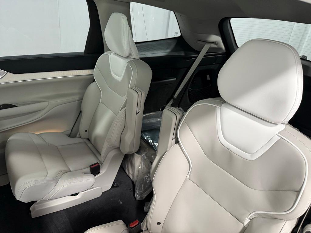 new 2025 Volvo EX90 car, priced at $95,435