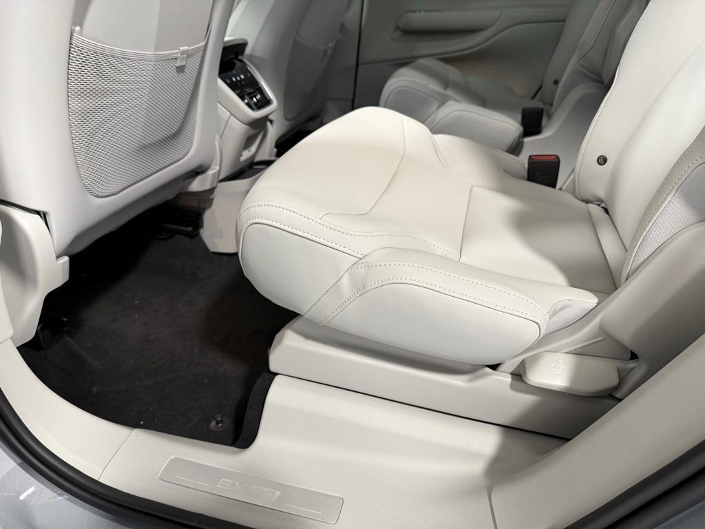 new 2025 Volvo EX90 car, priced at $95,435