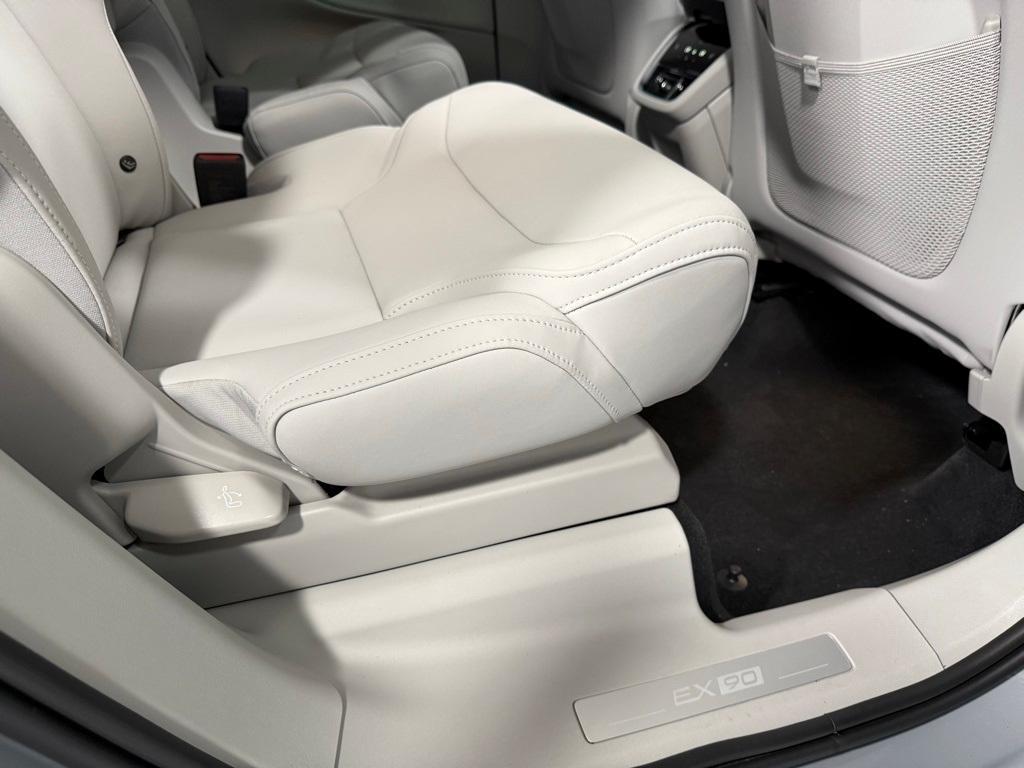 new 2025 Volvo EX90 car, priced at $95,435