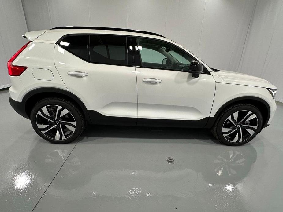 new 2024 Volvo XC40 car, priced at $50,885