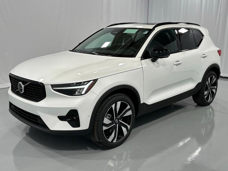 new 2024 Volvo XC40 car, priced at $50,885