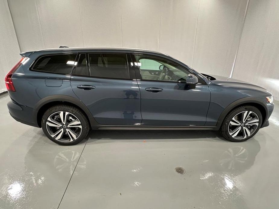 new 2025 Volvo V60 Cross Country car, priced at $55,025