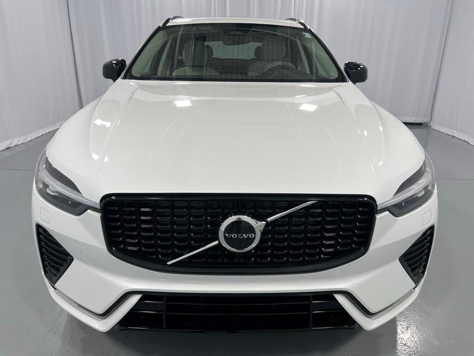 new 2025 Volvo XC60 car, priced at $51,075