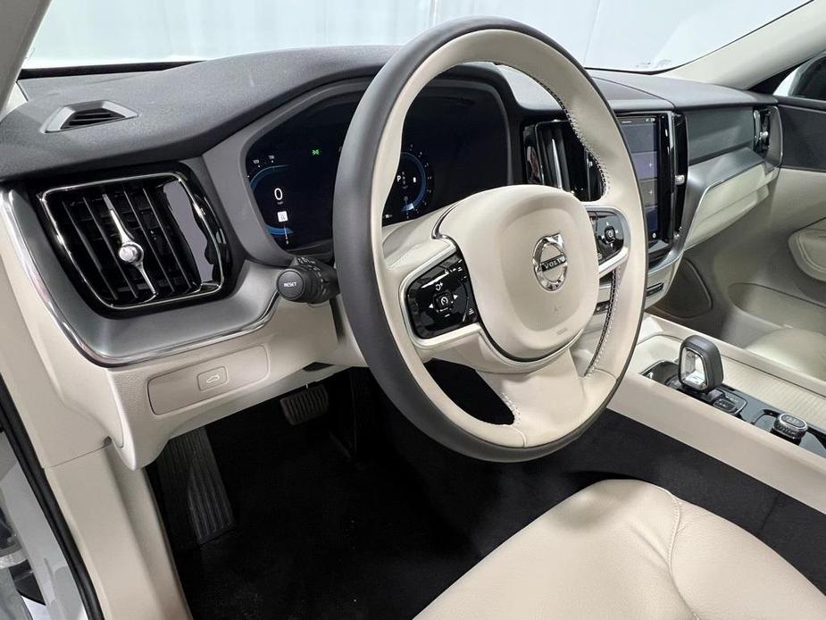 new 2025 Volvo XC60 car, priced at $51,075