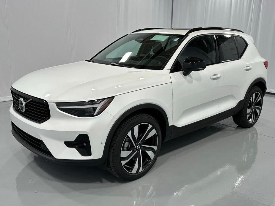 new 2025 Volvo XC40 car, priced at $51,040