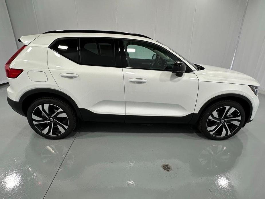 new 2025 Volvo XC40 car, priced at $51,040