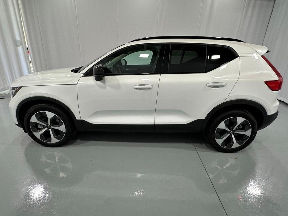 new 2024 Volvo XC40 car, priced at $45,975