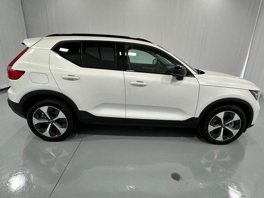 new 2024 Volvo XC40 car, priced at $45,975