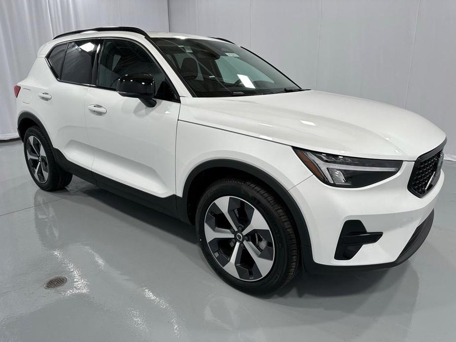 new 2024 Volvo XC40 car, priced at $45,975