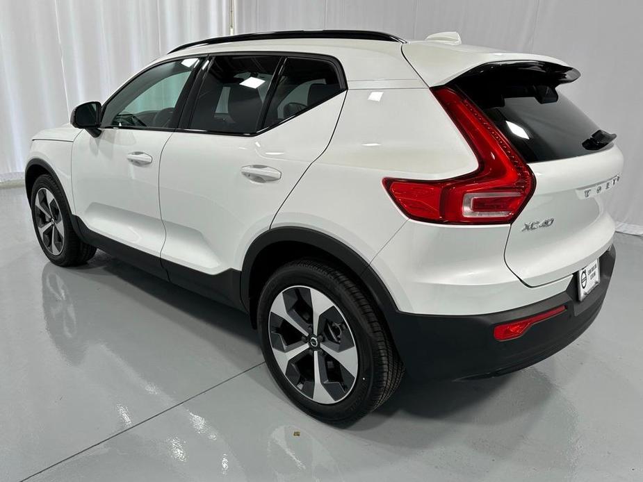 new 2024 Volvo XC40 car, priced at $45,975