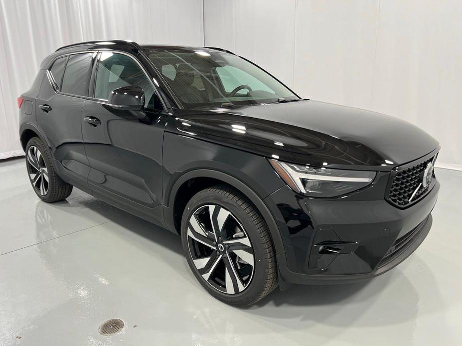 new 2025 Volvo XC40 car, priced at $51,040