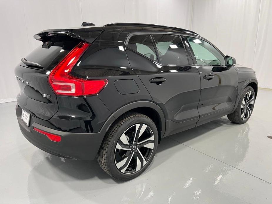 new 2025 Volvo XC40 car, priced at $51,040