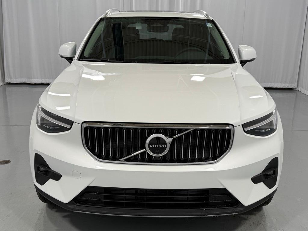 new 2025 Volvo XC40 car, priced at $52,235