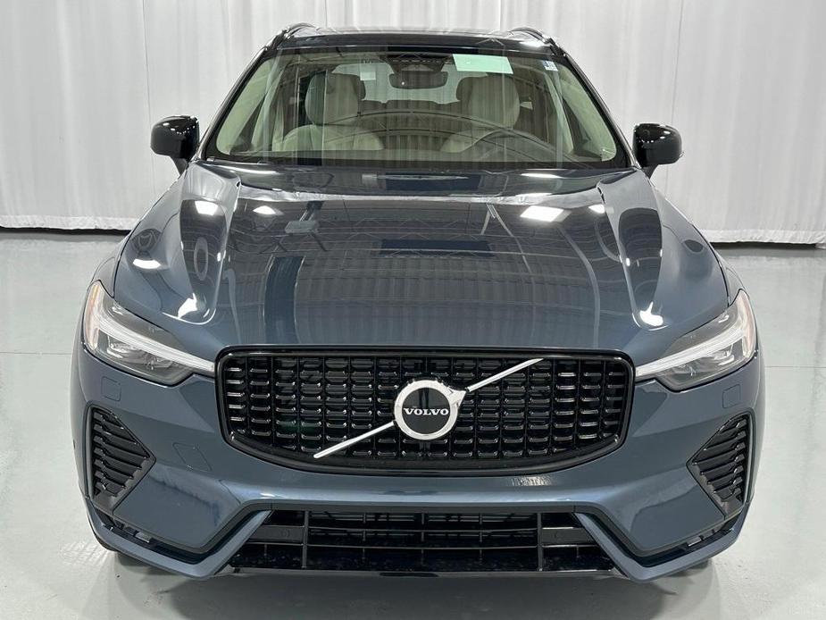 new 2025 Volvo XC60 car, priced at $51,075