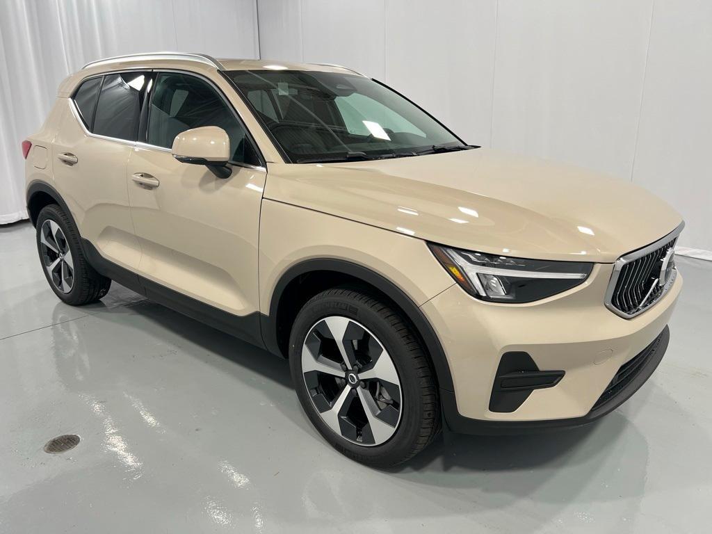 new 2025 Volvo XC40 car, priced at $46,250