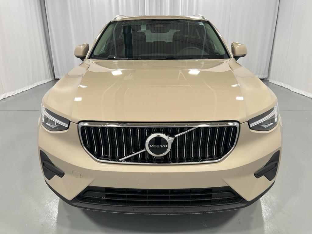 new 2025 Volvo XC40 car, priced at $46,250