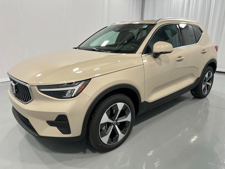 new 2025 Volvo XC40 car, priced at $46,250