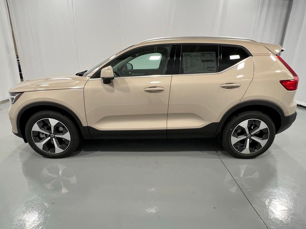 new 2025 Volvo XC40 car, priced at $46,250