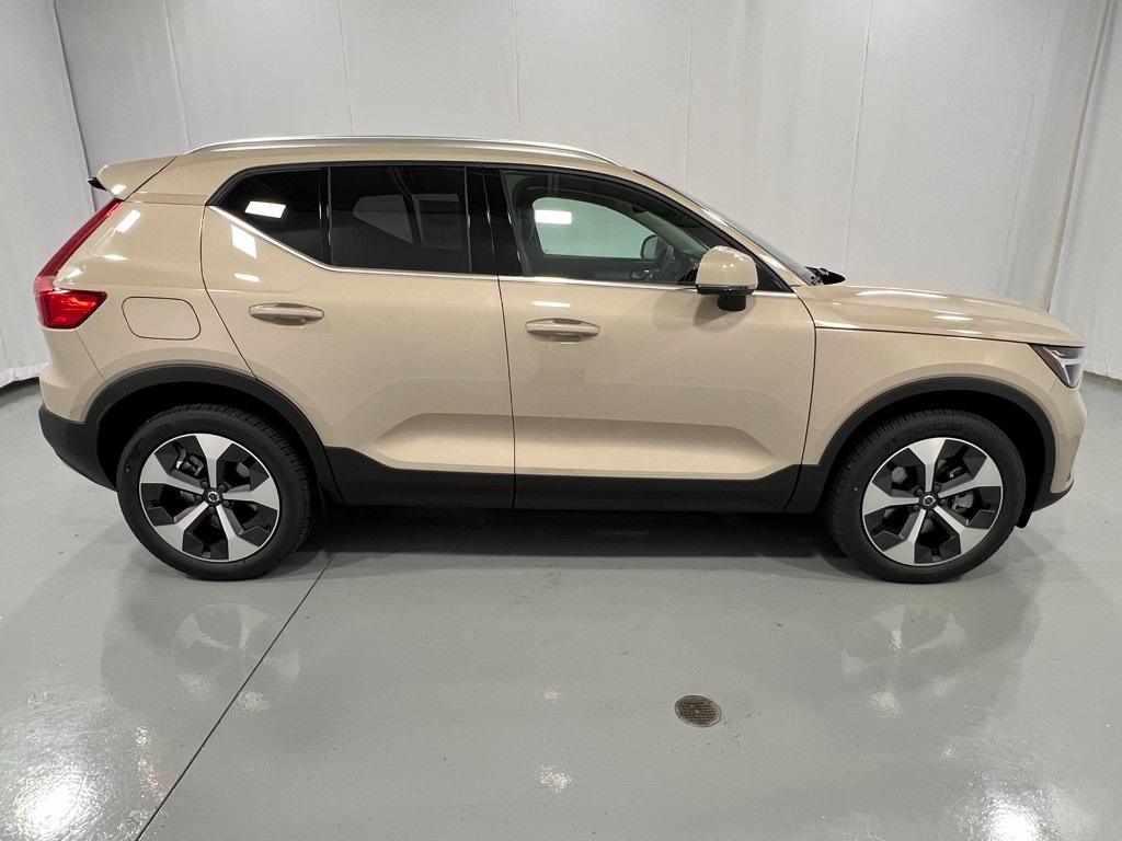 new 2025 Volvo XC40 car, priced at $46,250