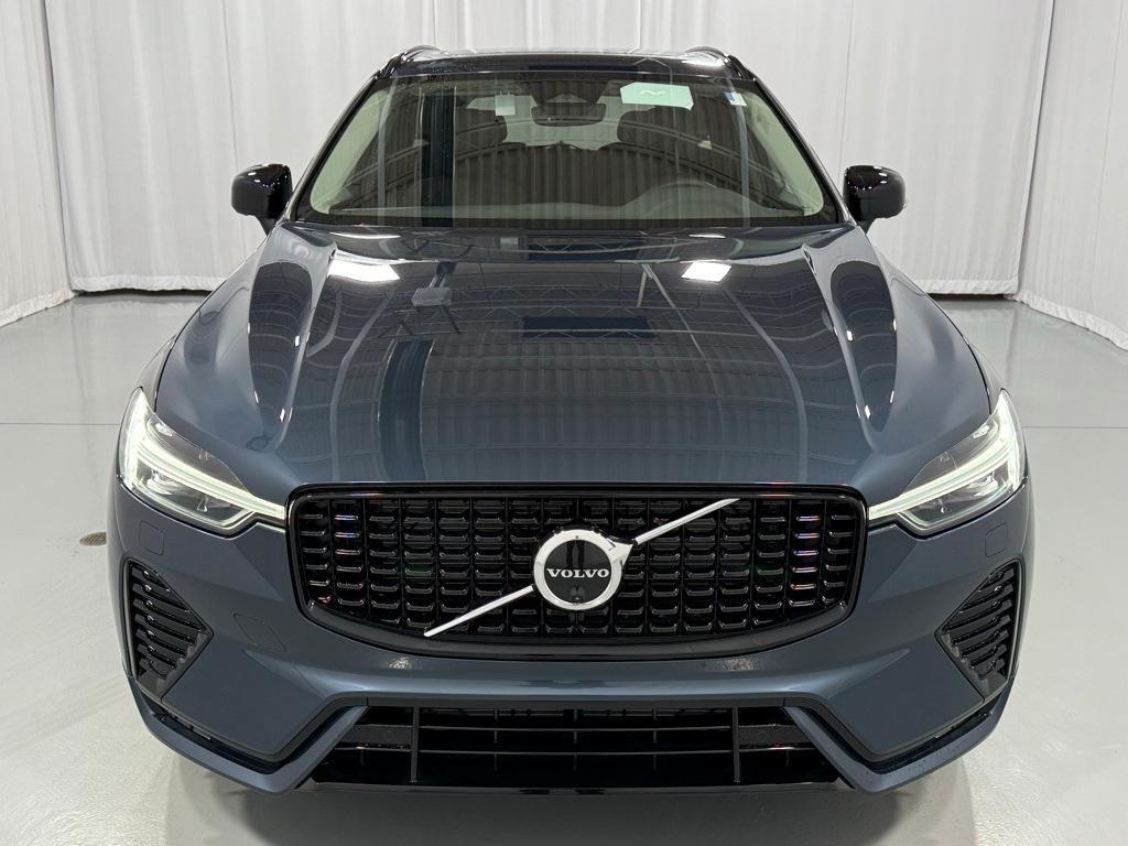new 2025 Volvo XC60 car, priced at $55,360