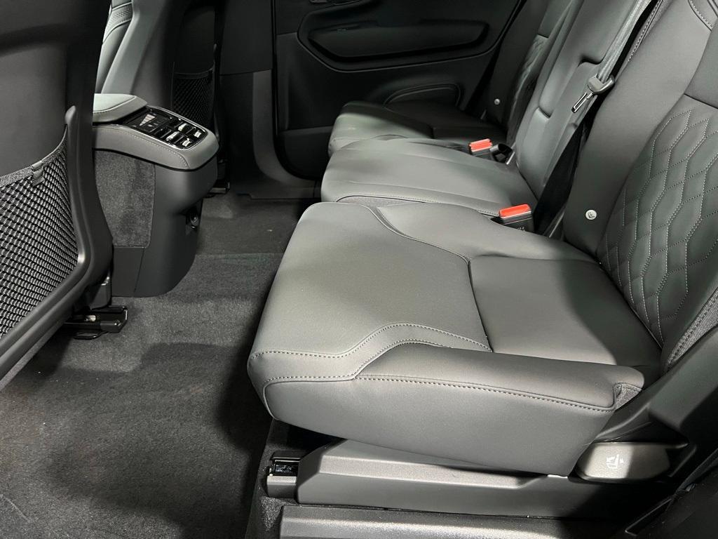 new 2025 Volvo XC90 car, priced at $61,795