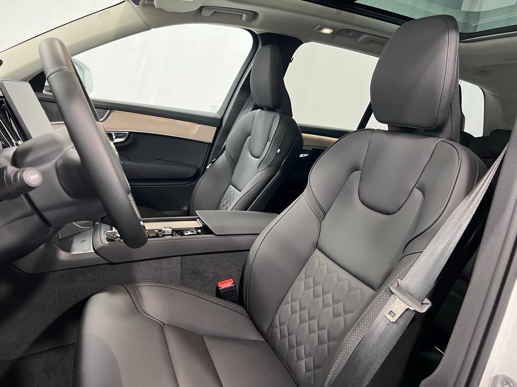 new 2025 Volvo XC90 car, priced at $61,795