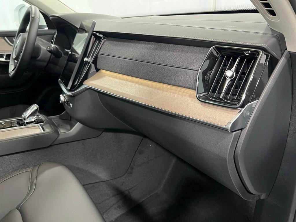 new 2025 Volvo XC90 car, priced at $61,795