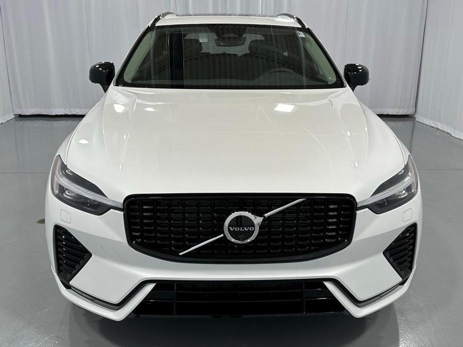 new 2025 Volvo XC60 car, priced at $55,335