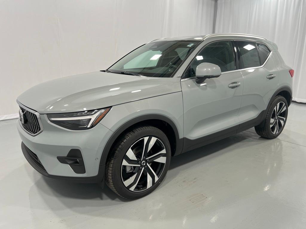 new 2025 Volvo XC40 car, priced at $51,040