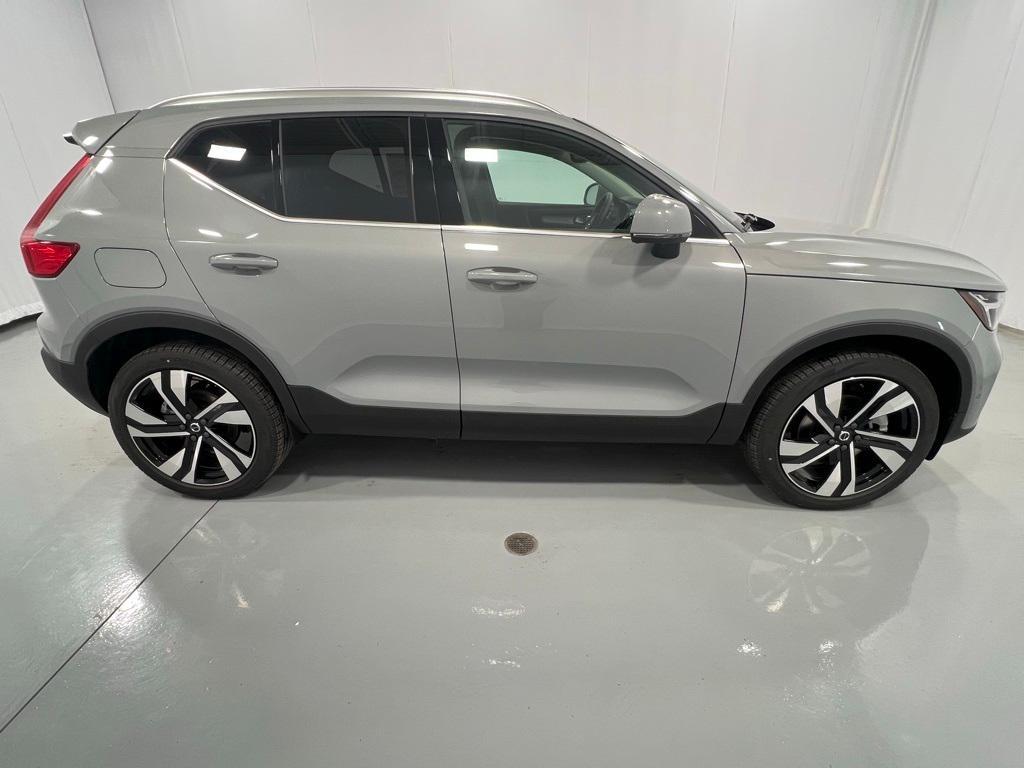 new 2025 Volvo XC40 car, priced at $51,040