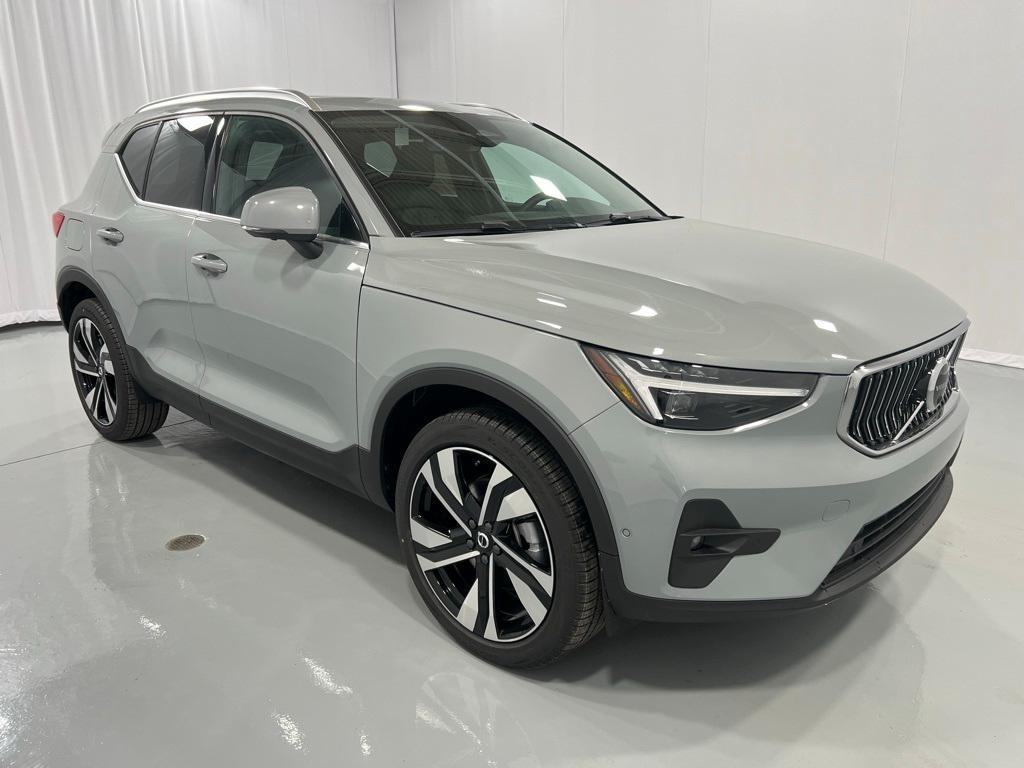 new 2025 Volvo XC40 car, priced at $51,040