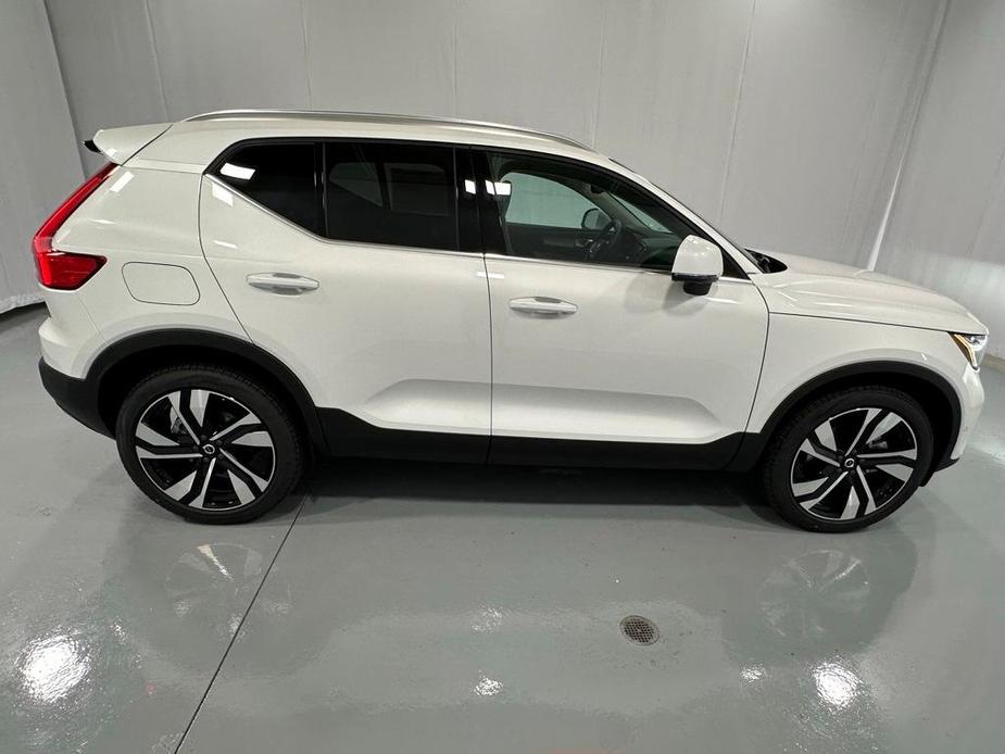 new 2025 Volvo XC40 car, priced at $50,025