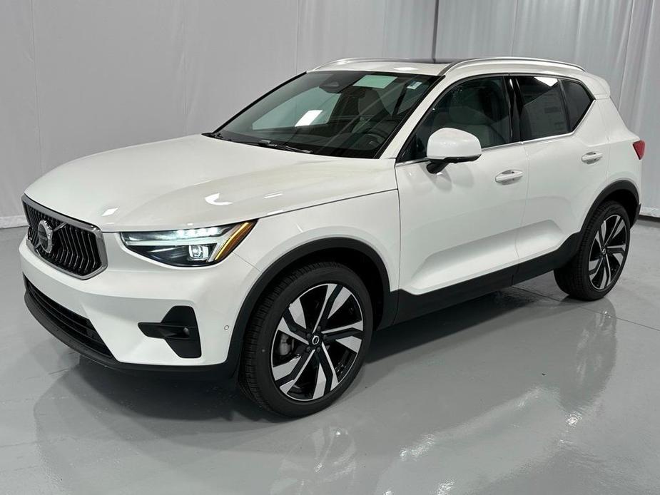 new 2025 Volvo XC40 car, priced at $50,025