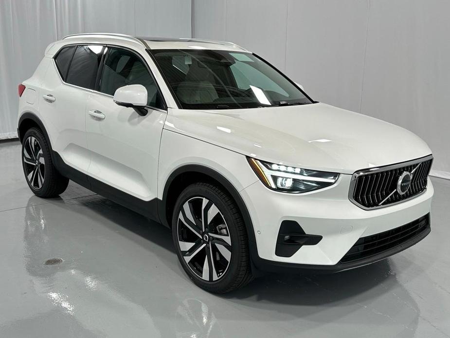 new 2025 Volvo XC40 car, priced at $50,025