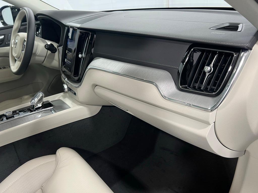 new 2025 Volvo XC60 car, priced at $60,635