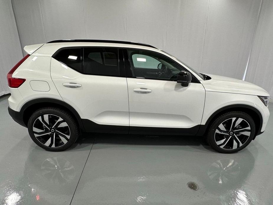 new 2025 Volvo XC40 car, priced at $49,170