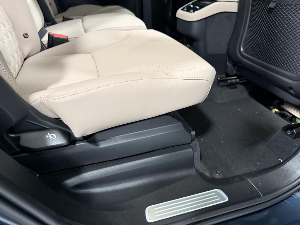 new 2025 Volvo XC90 car, priced at $69,155