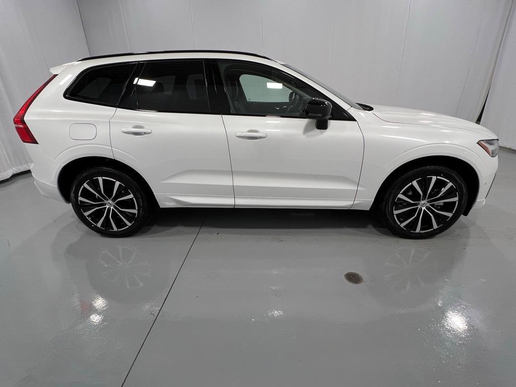 new 2025 Volvo XC60 car, priced at $55,690