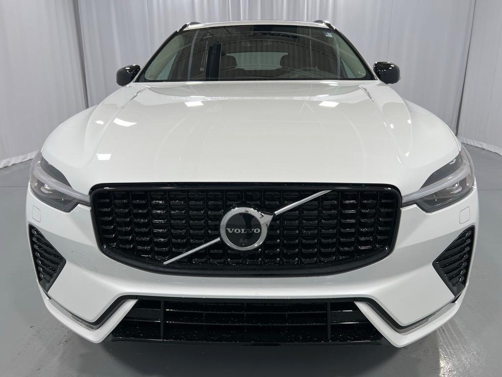 new 2025 Volvo XC60 car, priced at $55,690