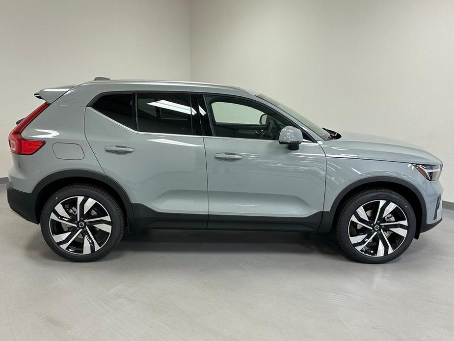 new 2024 Volvo XC40 car, priced at $52,410