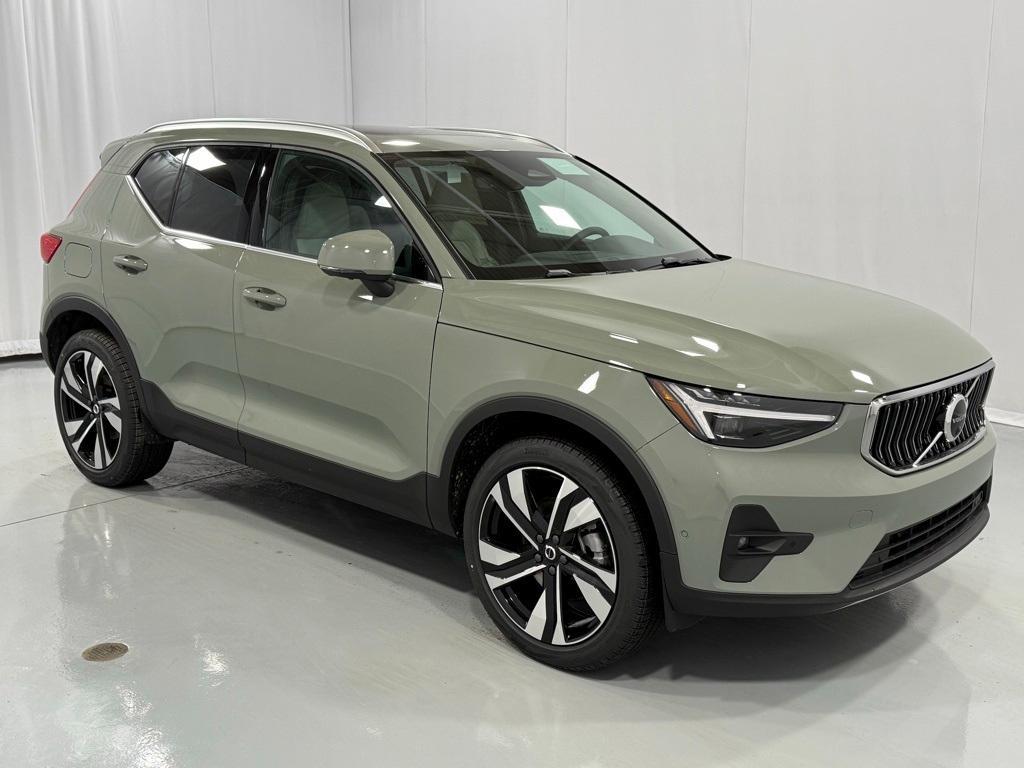 new 2025 Volvo XC40 car, priced at $50,040